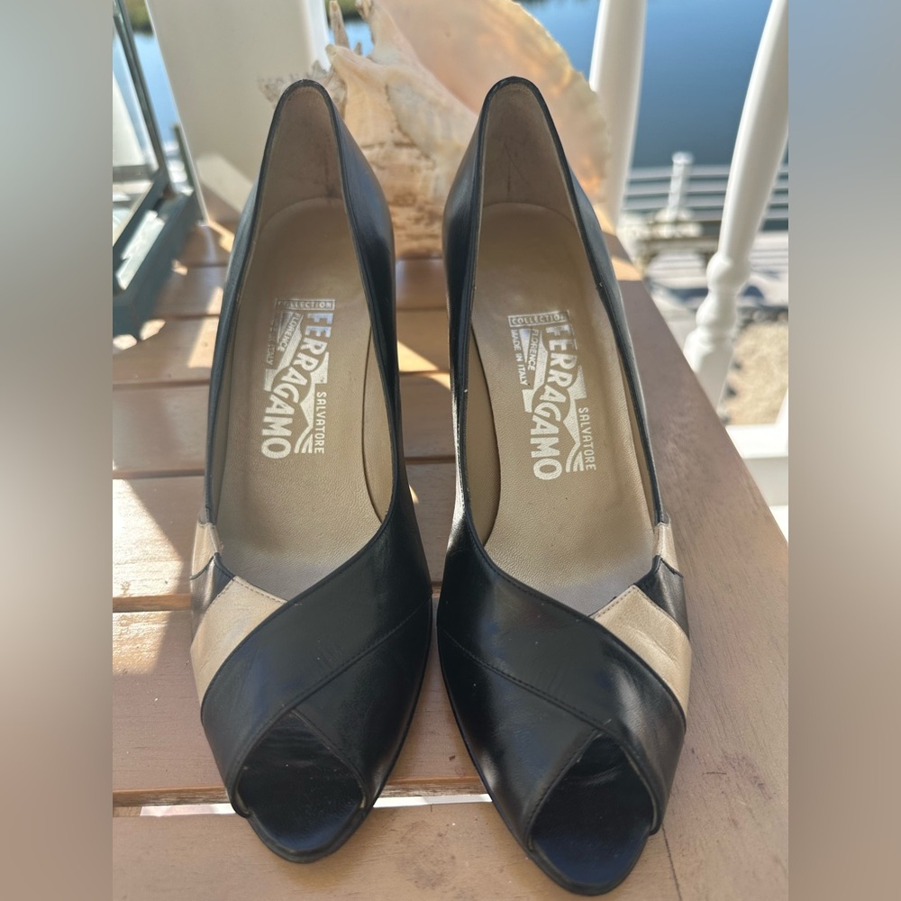 Salvatore Ferragamo Black / Beige Leather Shoes - Vintage -Made in Italy